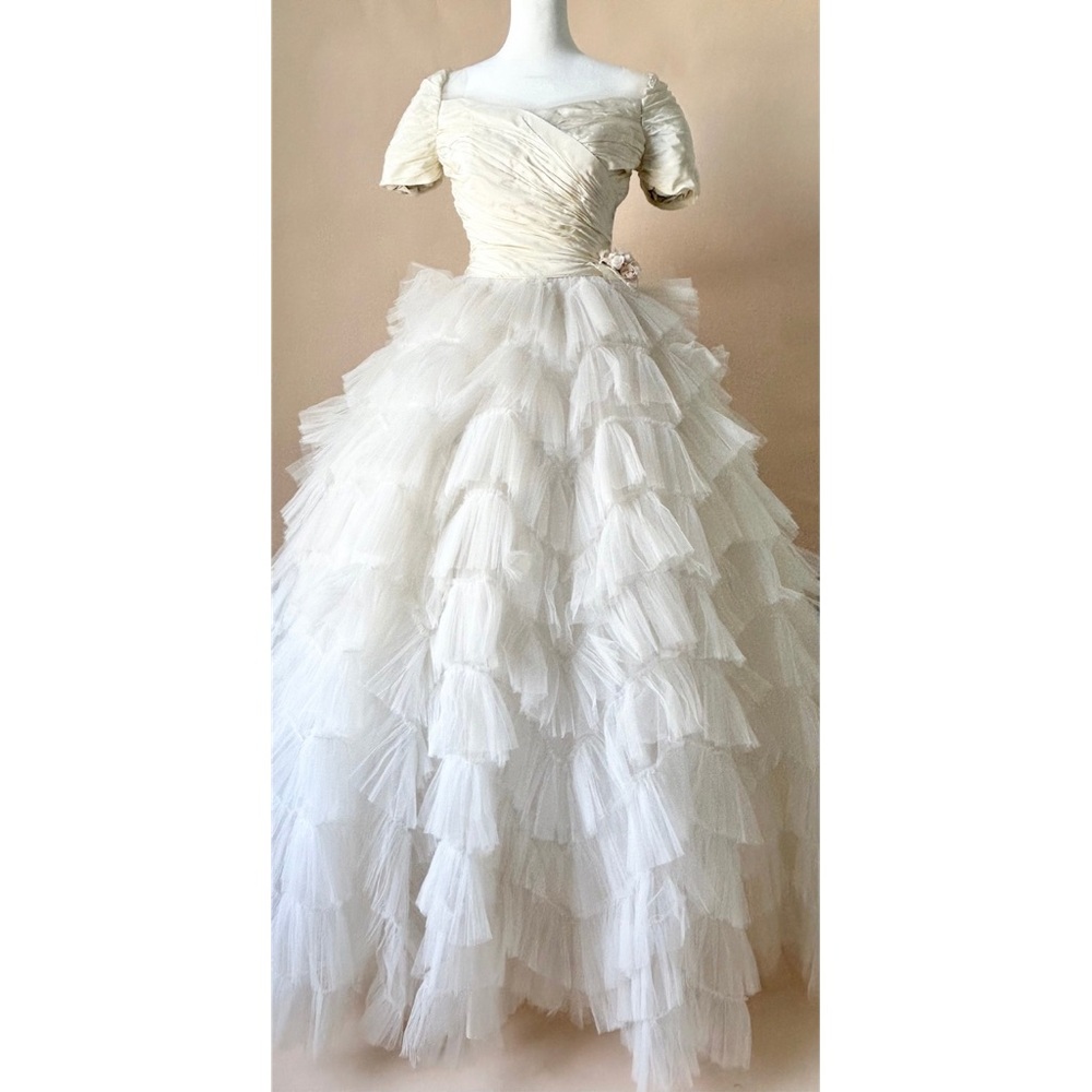 1950’s Tiered Cupcake Tulle Wedding Gown